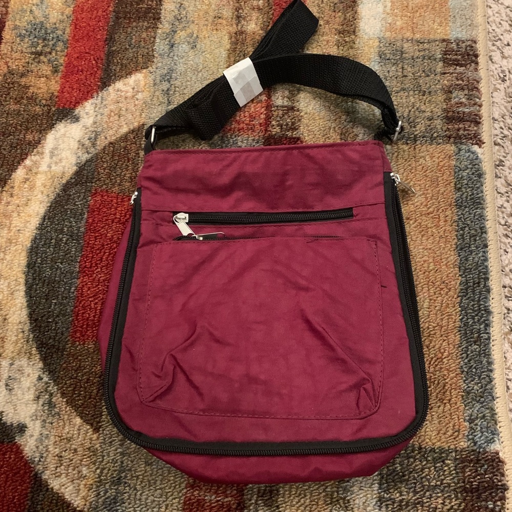 Crossbody expandable bag. NWOT